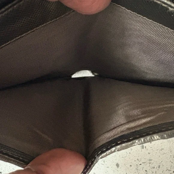 Women’s SALVATORE FERRAGAMO EUC Gold Bronze Metallic Trifold Wallet with Clasp - Picture 6 of 10